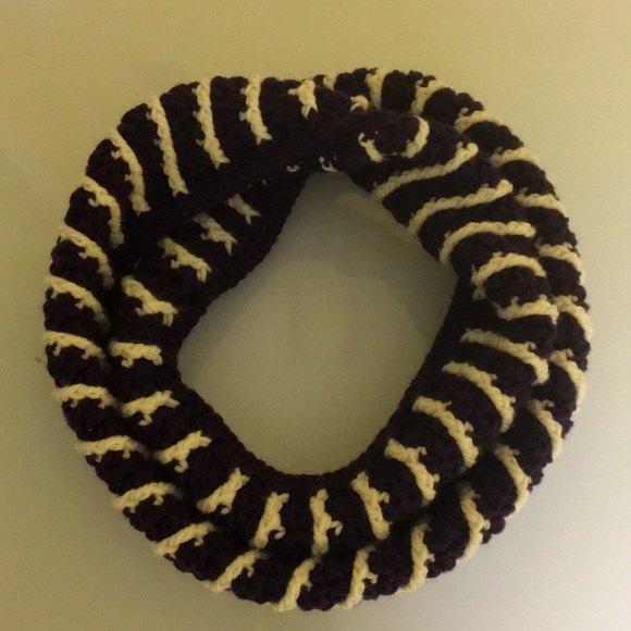 Hand made by me - toque and scarf - crochet spiral - Picture 6 of 7